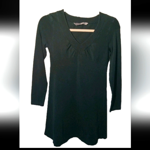 Athleta Dresses & Skirts - Athleta Green Long Sleeve Vneck Knee Length Dress SP